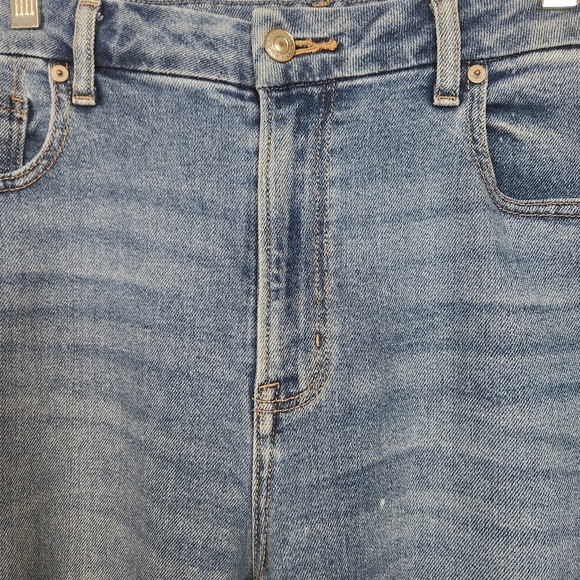 American Eagle Curvy Mom Jeans AEO High Waisted Rise Light Wash Stretch Size 14 - Picture 7 of 13